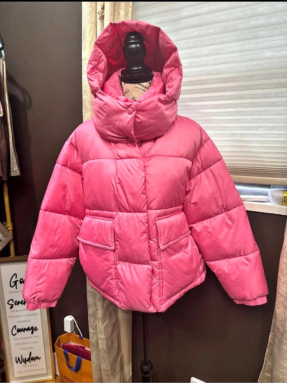 AQUA Hooded Puffer Jacket in Pink. Sz small, fits big